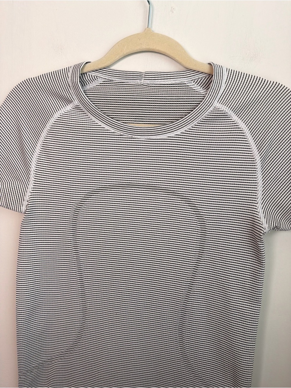 Lululemon Swiftly Tech Short Sleeve 2.0 - Picture 6 of 9